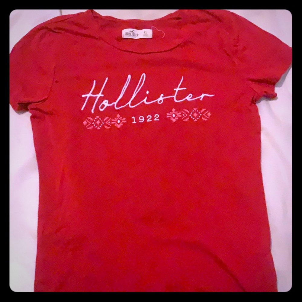 Red tee-shirt :brand Hollister